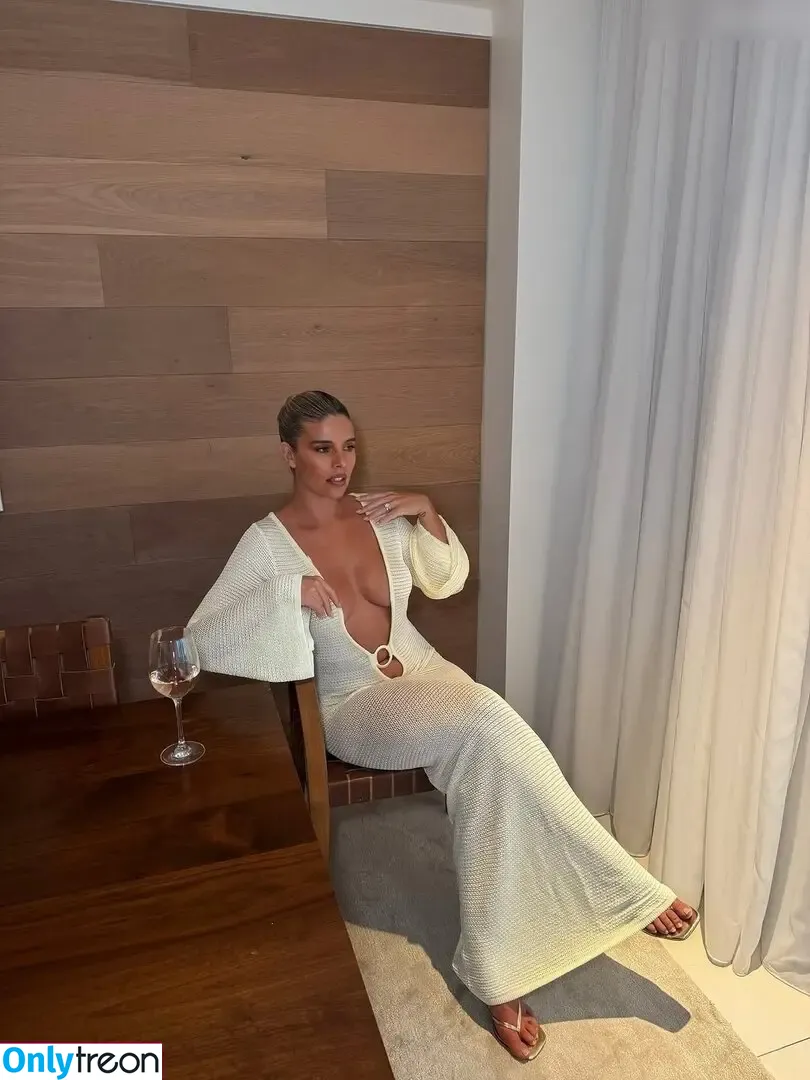 Natasha Oakley nude photo #0711 (tashoakley)