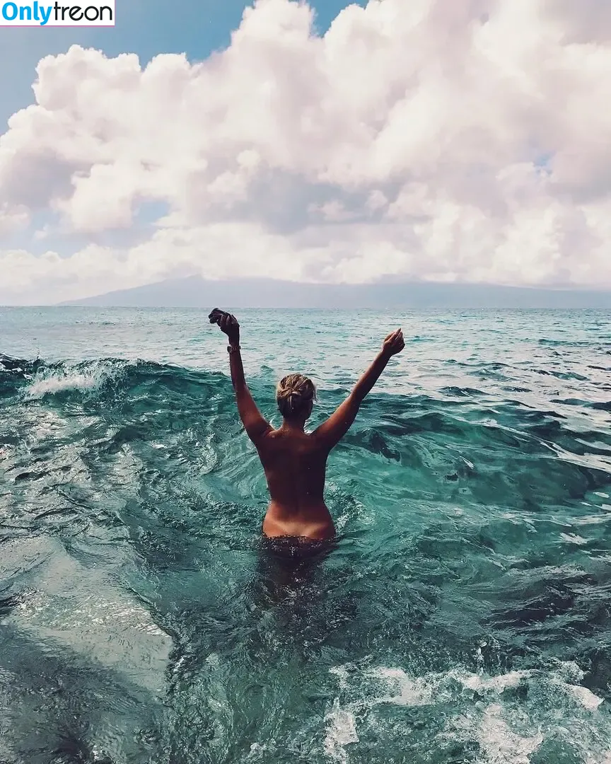 Natasha Oakley nude photo #0723 (tashoakley)
