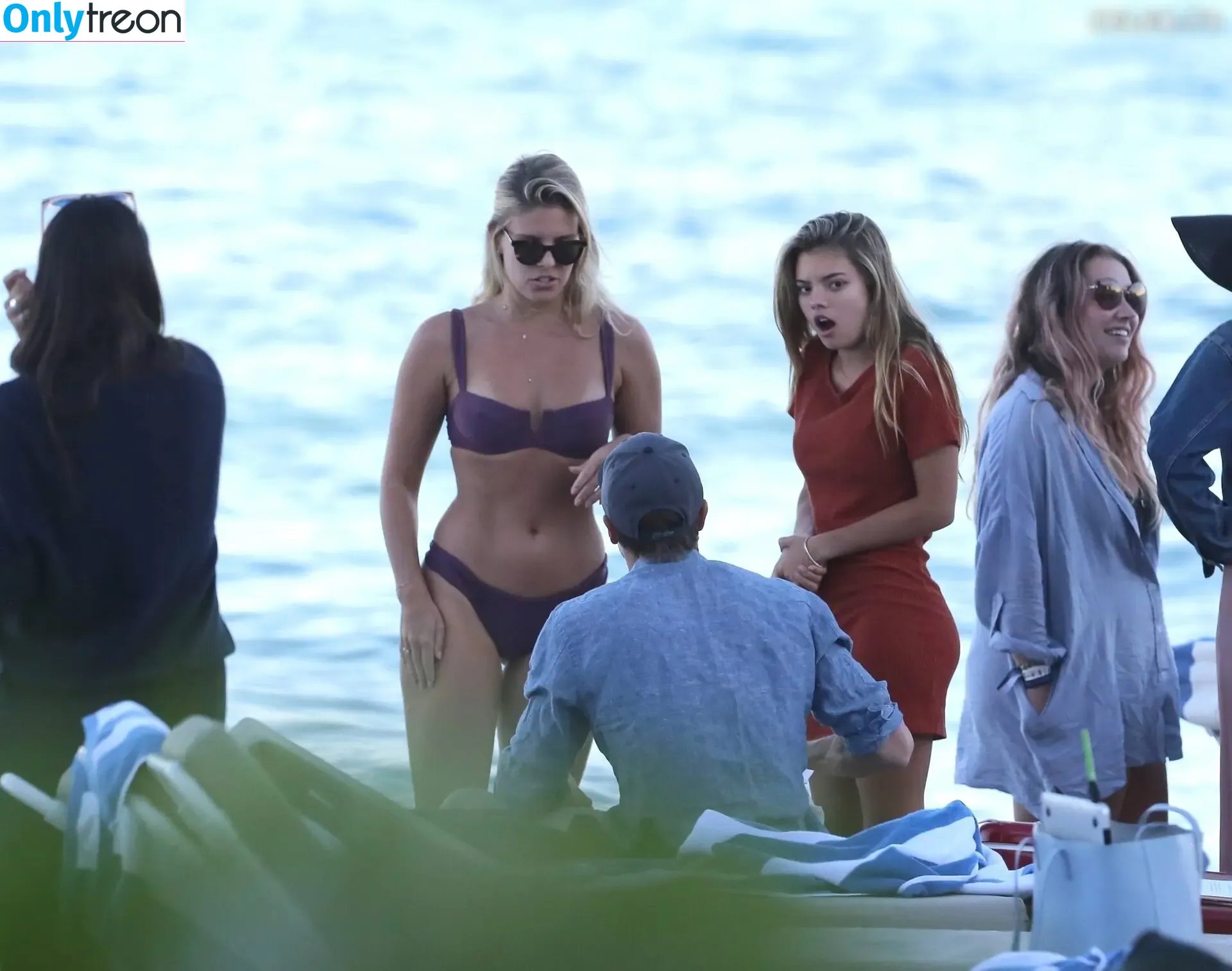 Natasha Oakley nude photo #0735 (tashoakley)