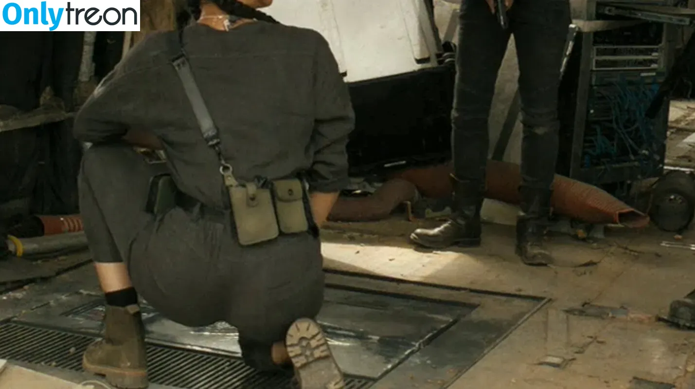 Nathalie Emmanuel nude photo #0174 (missnemmanuel / nathalieemmanuel)