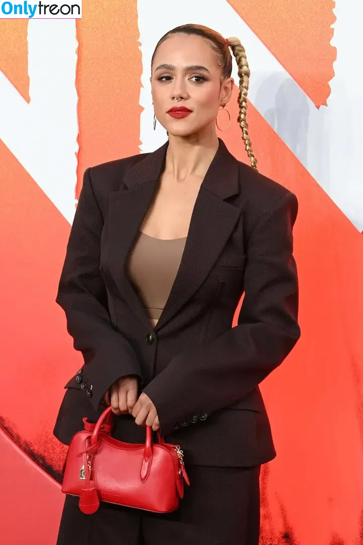 Nathalie Emmanuel nude photo #0624 (missnemmanuel / nathalieemmanuel)