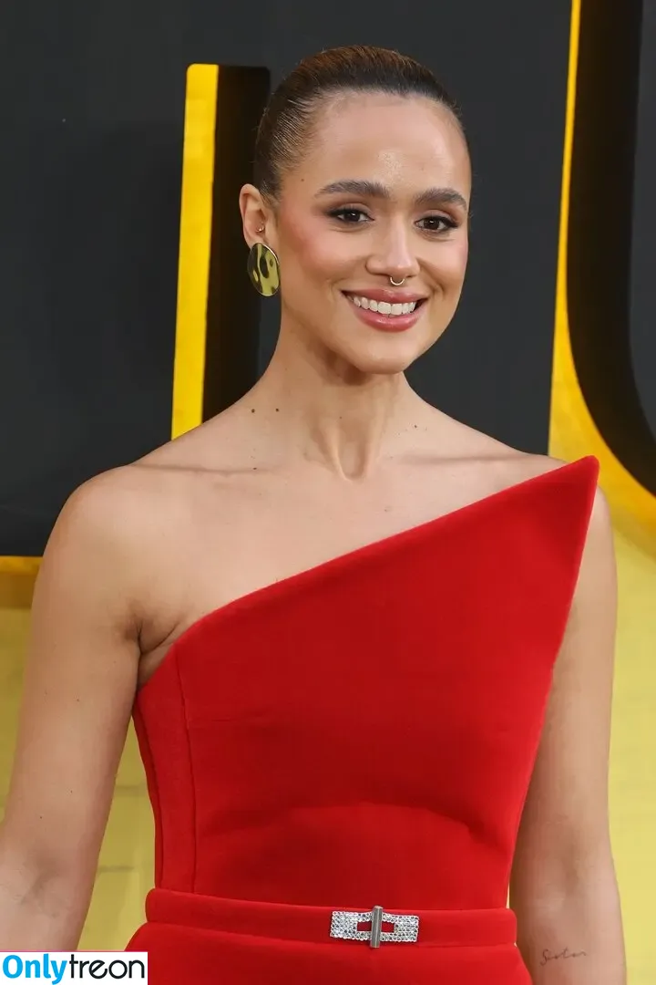 Nathalie Emmanuel nude photo #0651 (missnemmanuel / nathalieemmanuel)