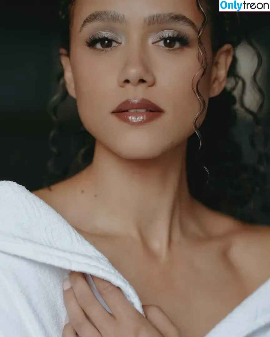 Nathalie Emmanuel nude photo #0743 (missnemmanuel / nathalieemmanuel)