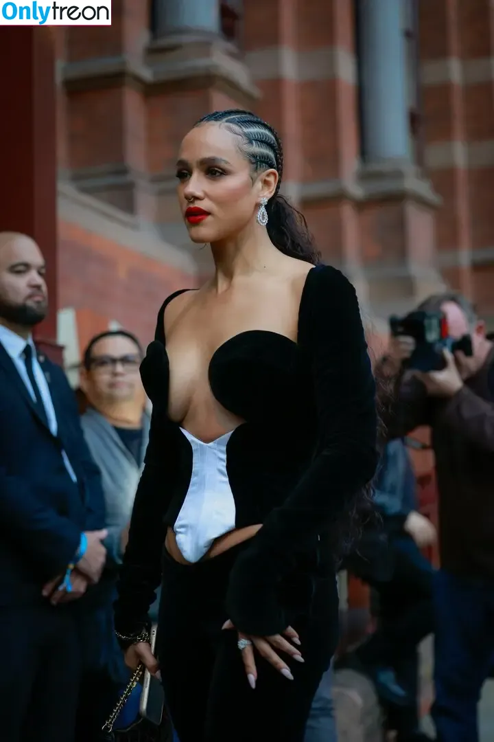 Nathalie Emmanuel nude photo #0781 (missnemmanuel / nathalieemmanuel)