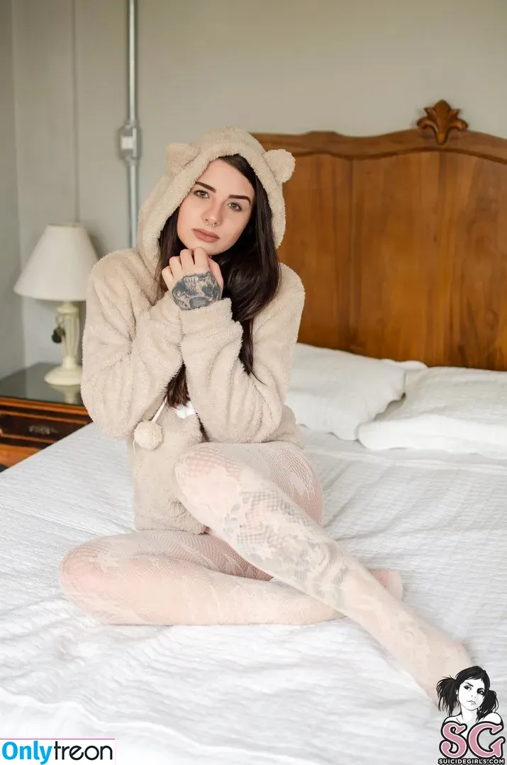 Nathi Suicide nude photo #0001 (nath.bisterco / nathisuicide)