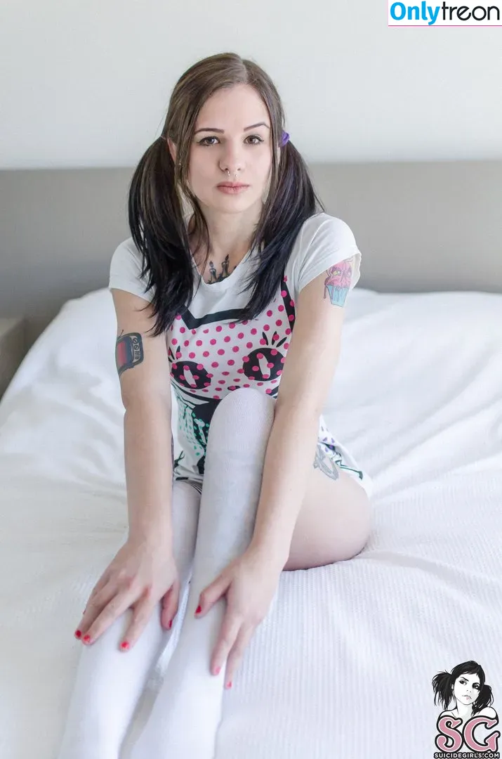 Nathi Suicide nude photo #0113 (nath.bisterco / nathisuicide)