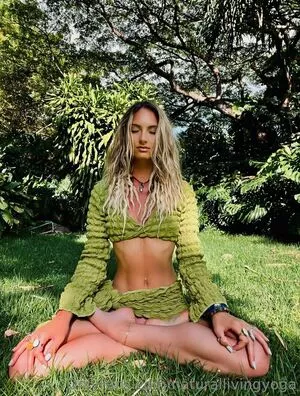 naturallivingyoga / nicole_nattrass_natural_living nude photo #0112