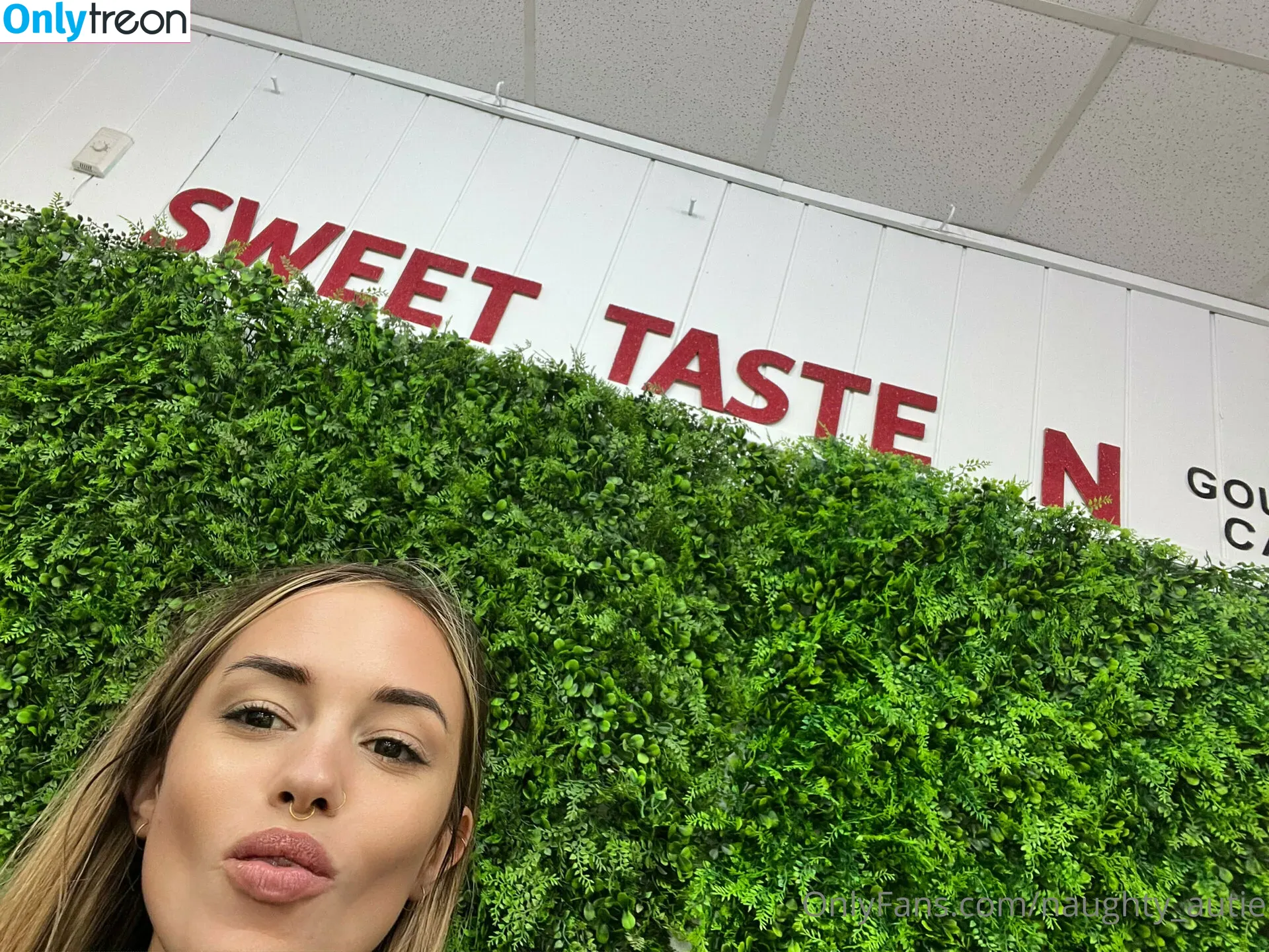 naughty_autie голая photo #0095 (Autumn Marie Mcintosh / autumnmcintos18)