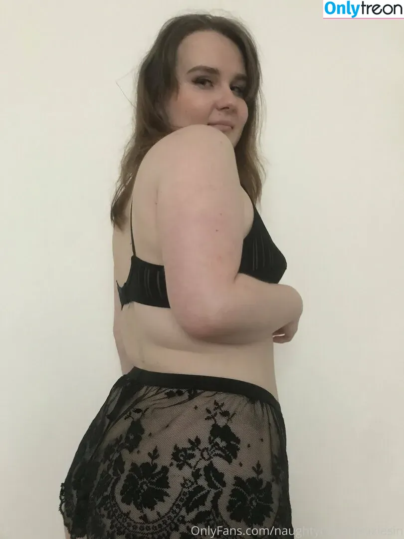 Naughtychubbynixiesin nude photo #0113 (Naughtychubbynixiesin)