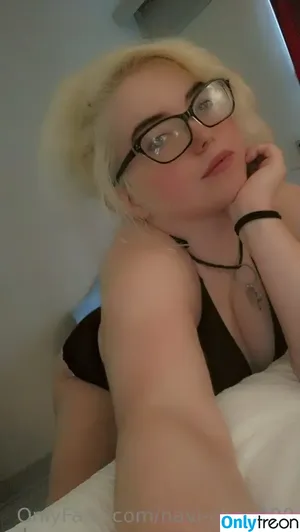 navi-chan000 / peggytheunicorn nude photo #0010