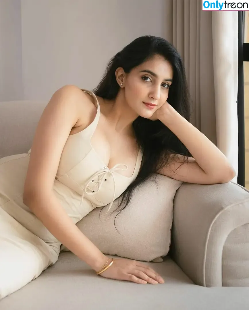 Navya Saharan nude photo #0003 (navya_saharan_)