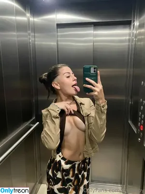 Nayiaroy / nayia_roy nude photo #0040