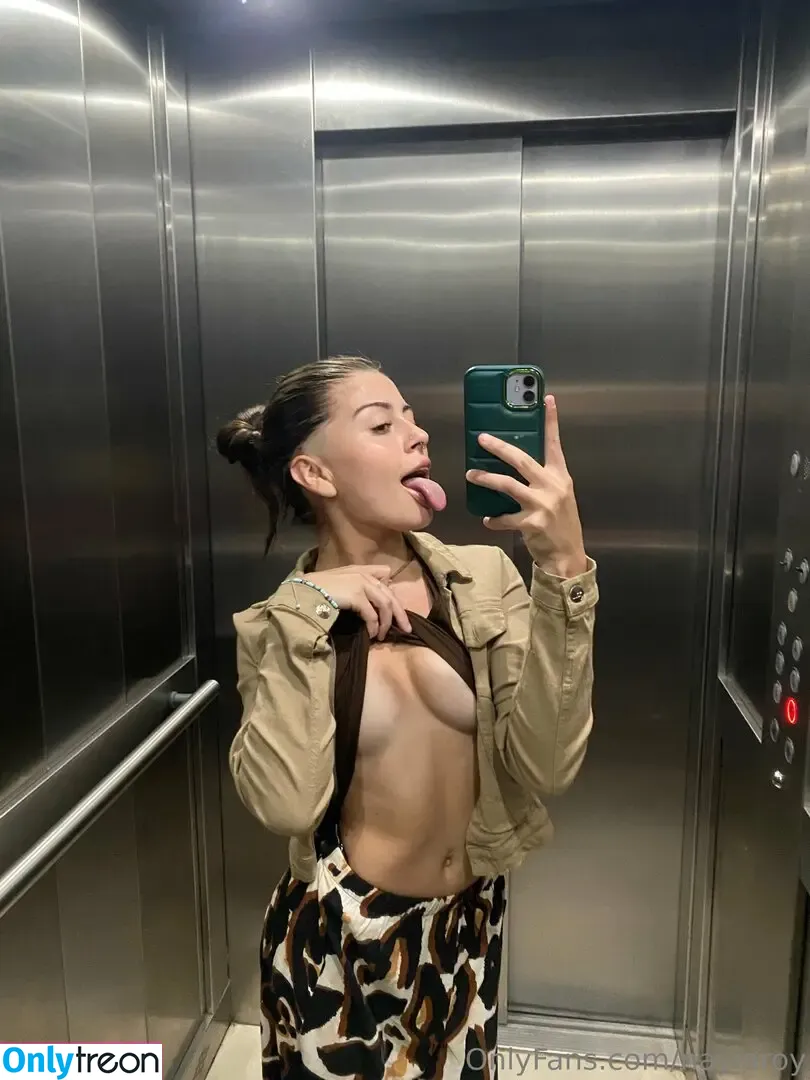 Nayiaroy nude photo #0040 (nayia_roy)