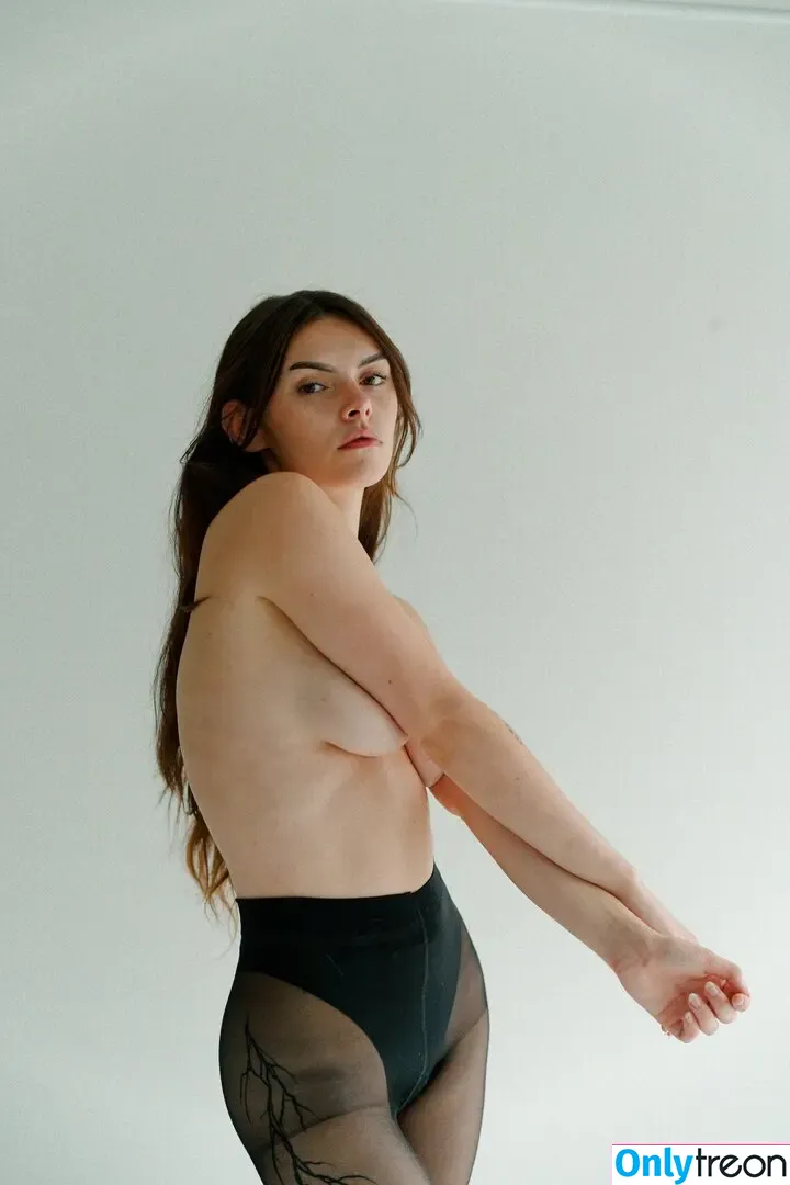 Ncommenana nude photo #0037 (Ncommenana)