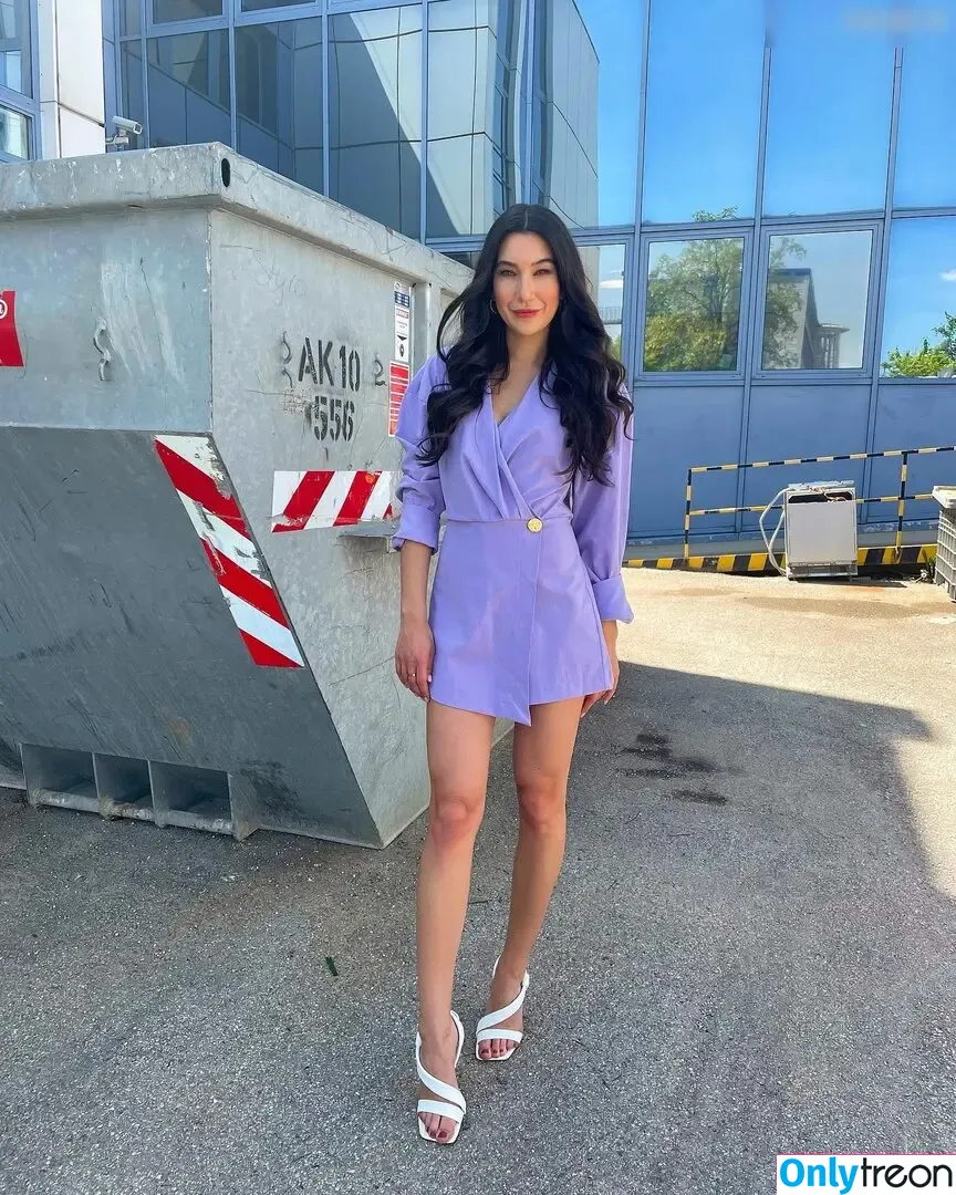 Neda Peemüller nude photo #0013 (neda.peemueller)