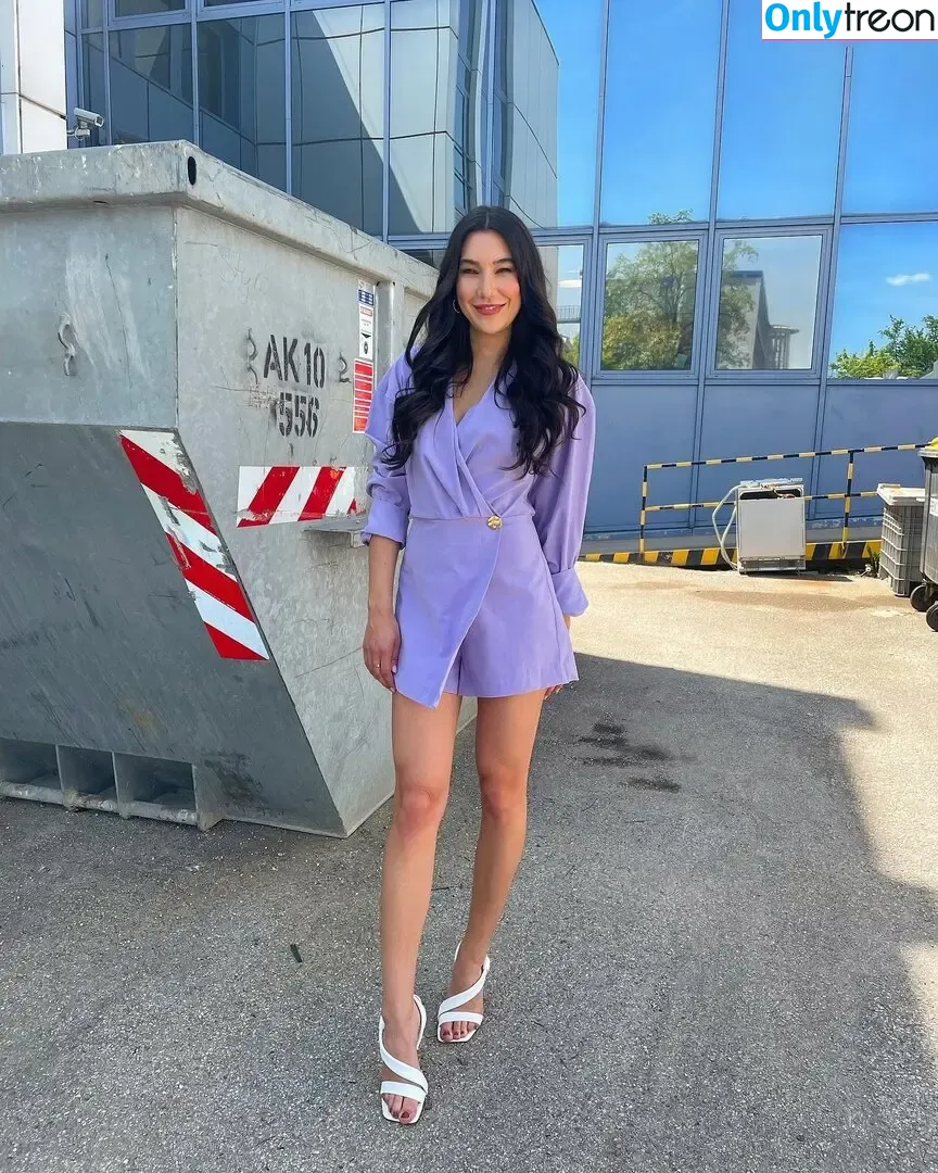 Neda Peemüller nude photo #0014 (neda.peemueller)