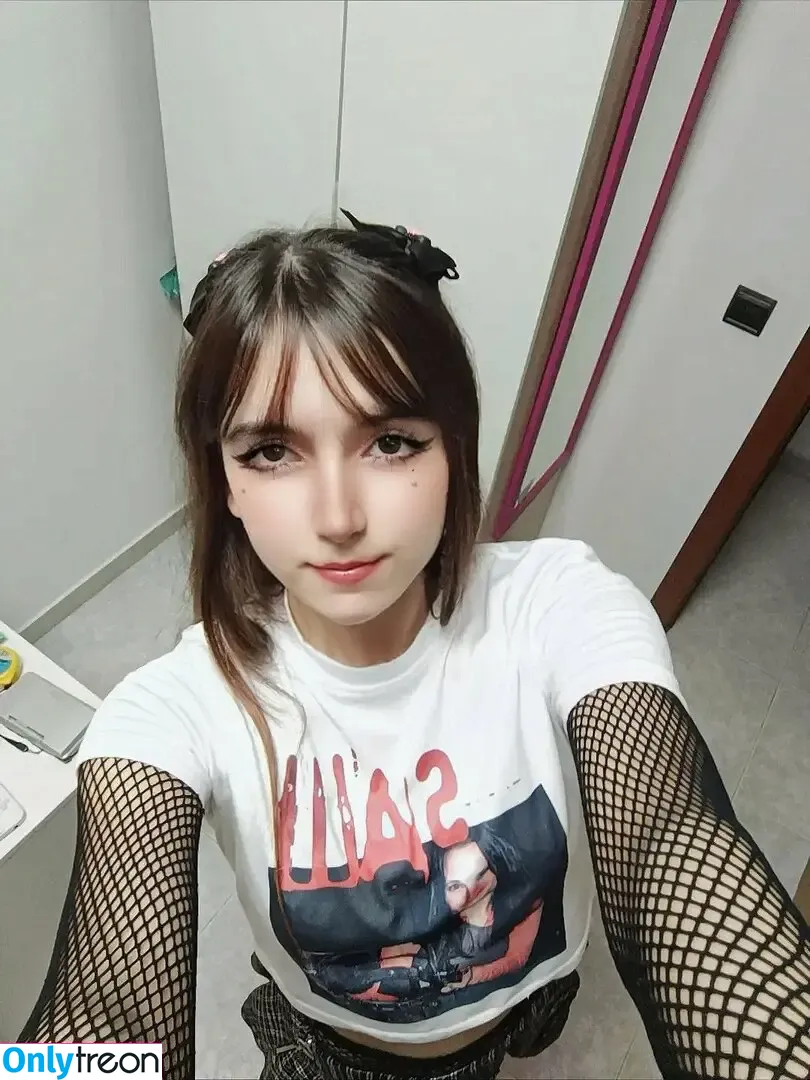 NeekotinaVt nude photo #0001 (neekotine)