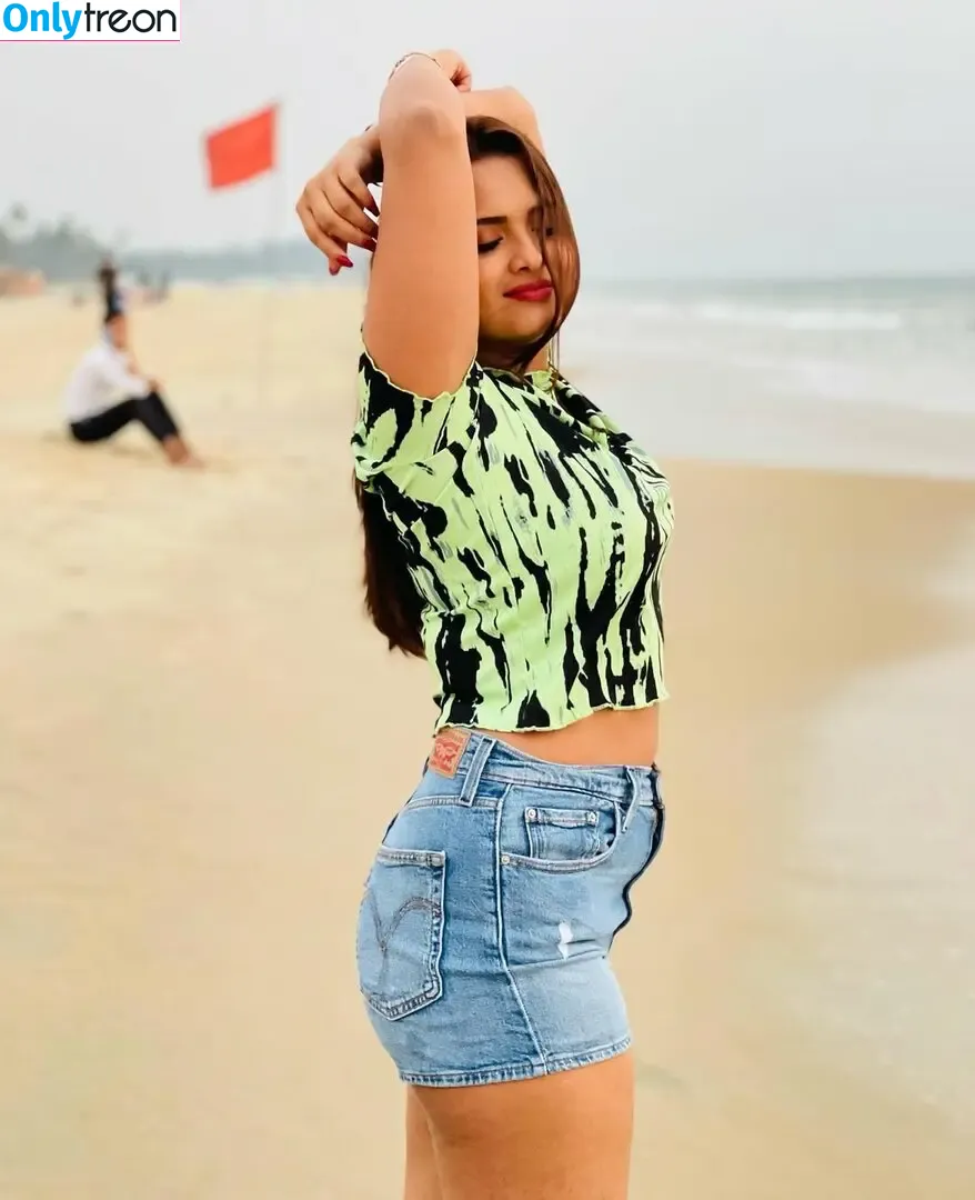 Neelam Giri nude photo #0002 (neelamgiri_)