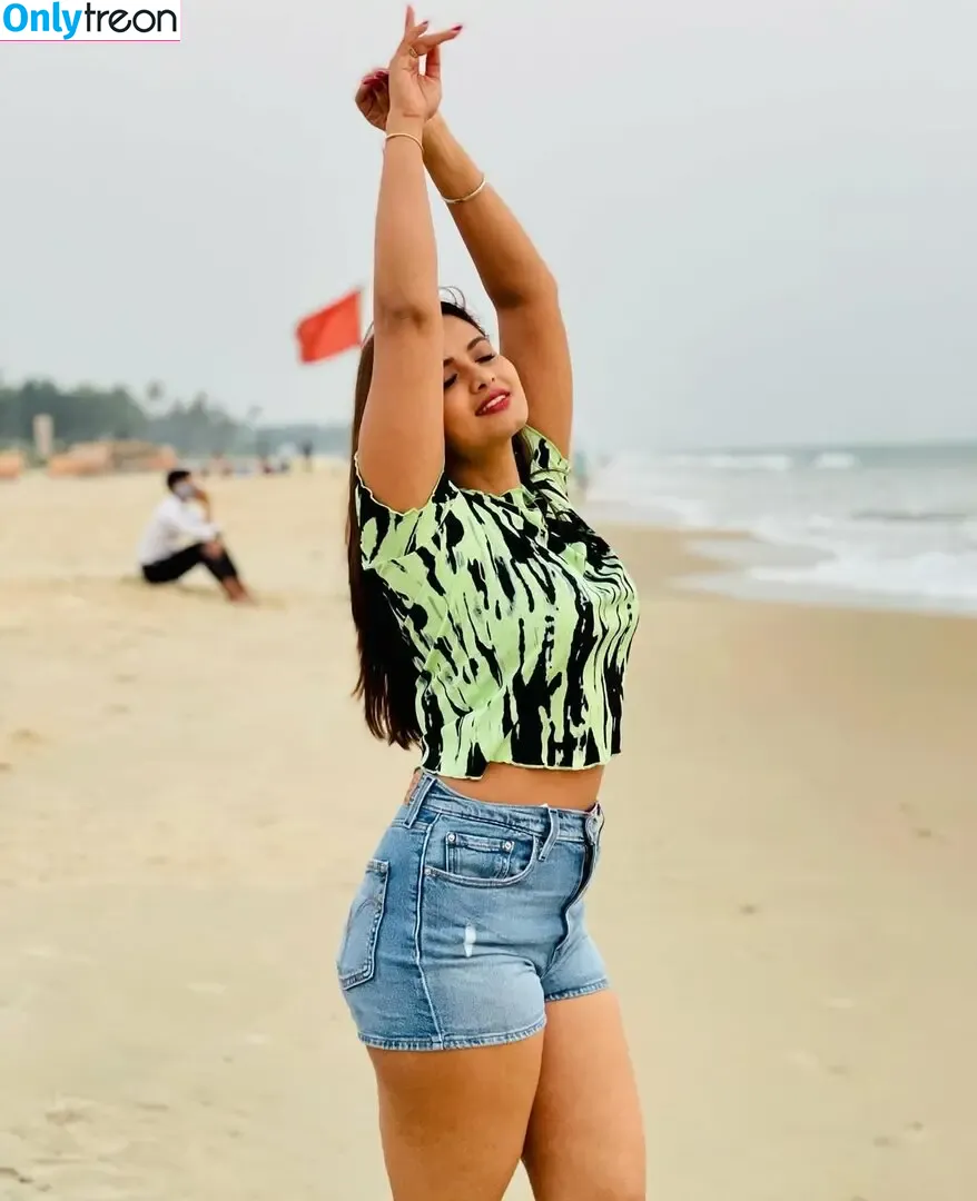 Neelam Giri nude photo #0003 (neelamgiri_)