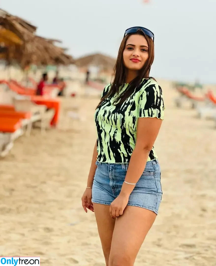 Neelam Giri голая photo #0004 (neelamgiri_)