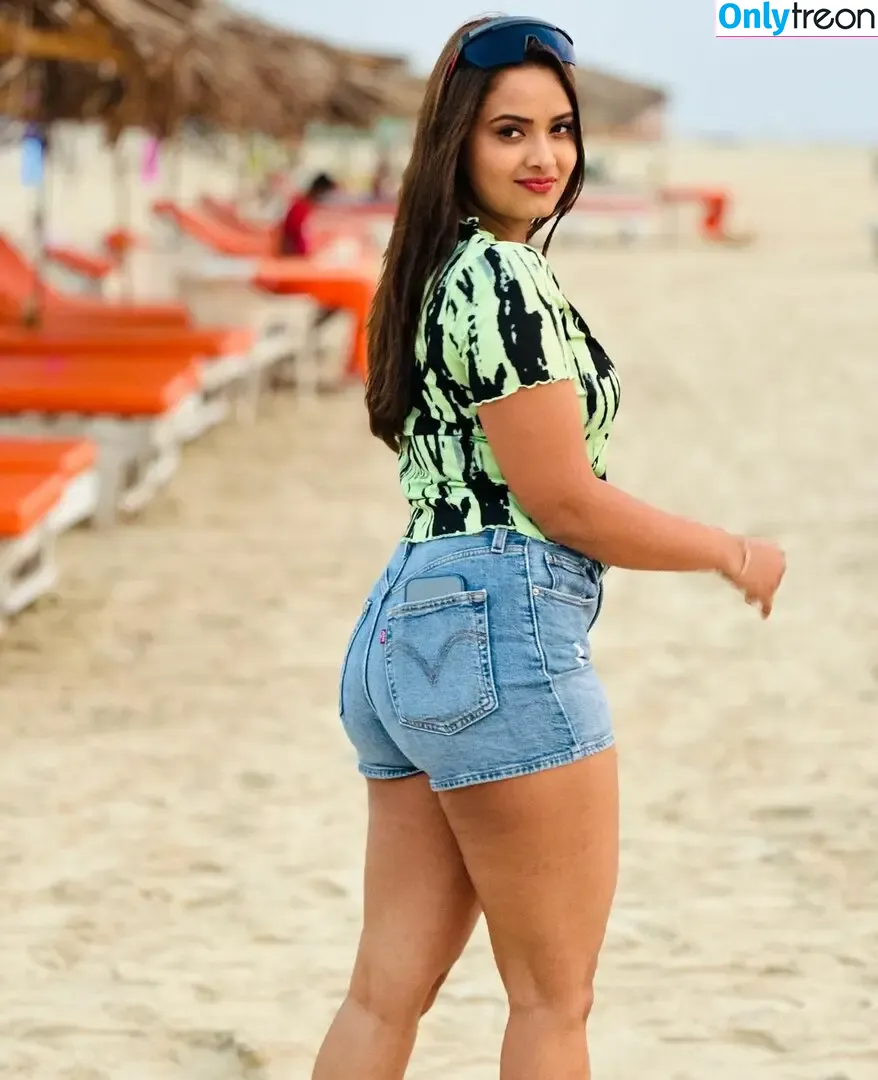 Neelam Giri nude photo #0005 (neelamgiri_)
