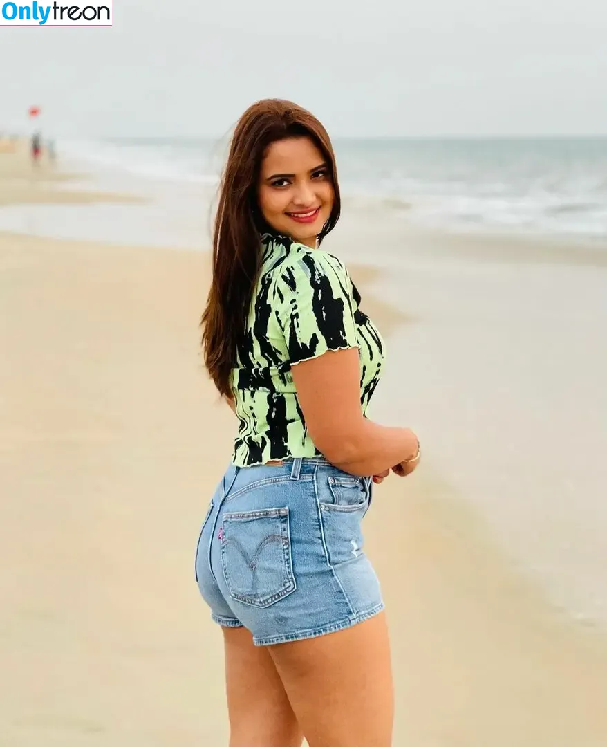 Neelam Giri nude photo #0006 (neelamgiri_)