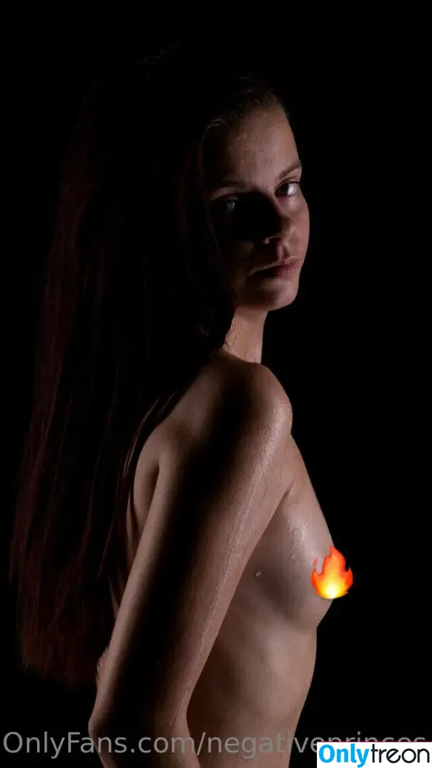 negativeprinces nude photo #0036 (nega_tive_prin_cess)