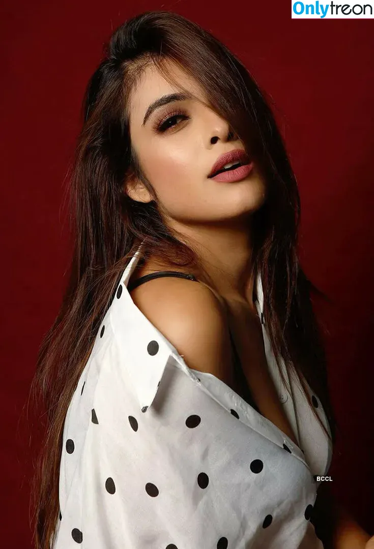 Neha Malik nude photo #0116 (Nehamalik335)