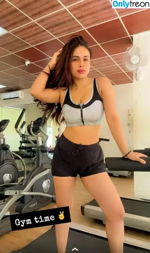 Nehhaa Malik / Neha Malik / freakymeek500 / nehamalik335 фото голая #0001
