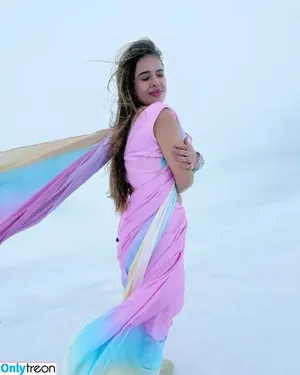 Nehhaa Malik / Neha Malik / freakymeek500 / nehamalik335 фото голая #0237