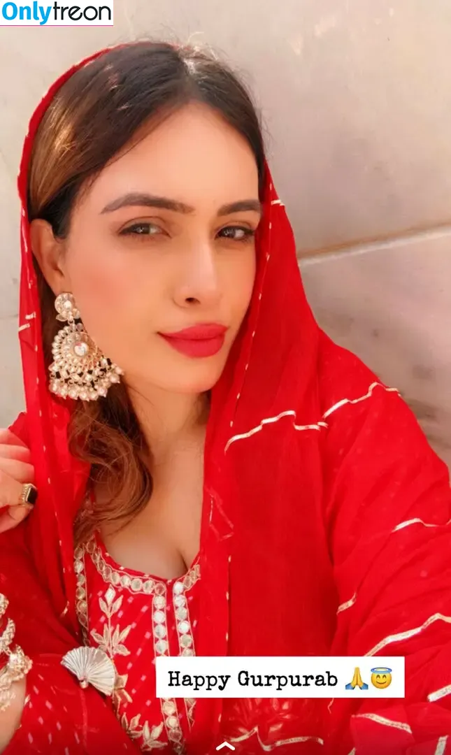 Nehhaa Malik nude photo #0019 (Neha Malik / freakymeek500 / nehamalik335)