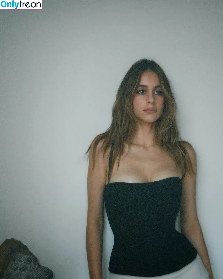 Nell Verlaque nude photo #0001 (nellverlaque)