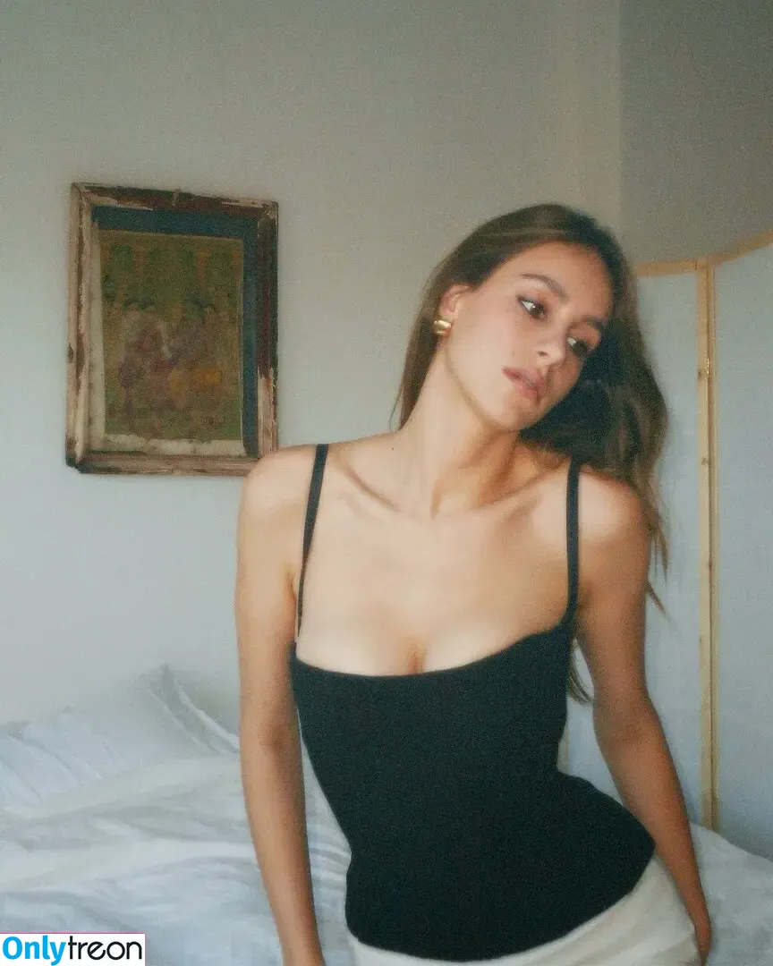 Nell Verlaque nude photo #0002 (nellverlaque)