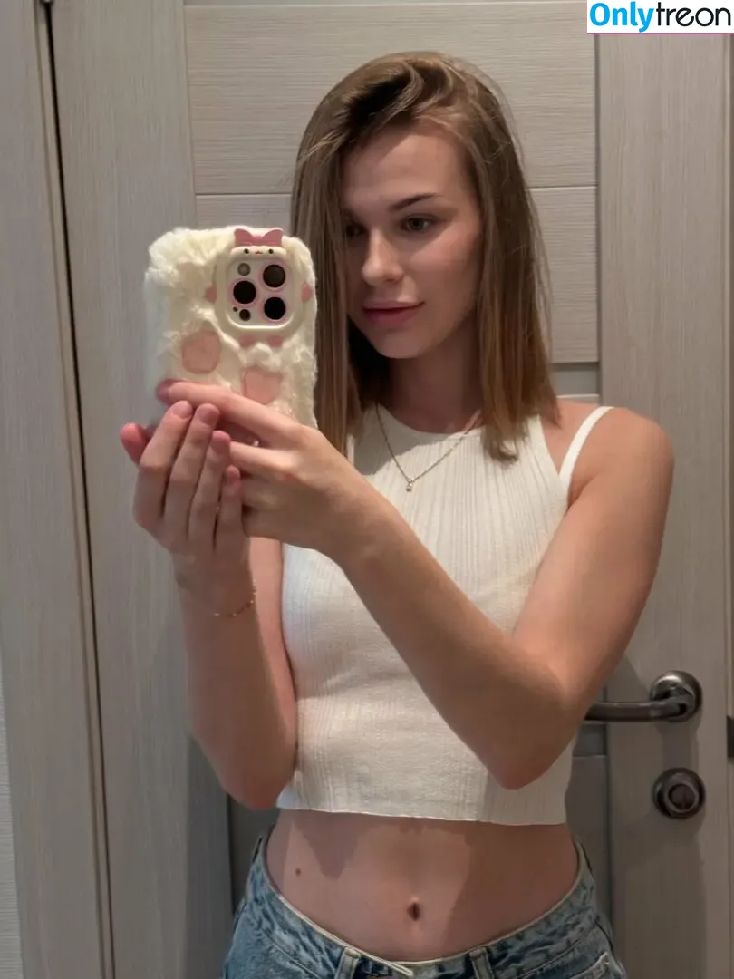 nelly_miles nude photo #0019 (nellyomiles)