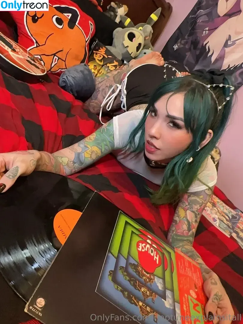 neptuneexplainsitall nude photo #0620 (neptunehomeofficial / urwaifuneptune)