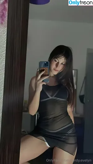 nerdy.evelyn / briefly_evelyn nude photo #0019