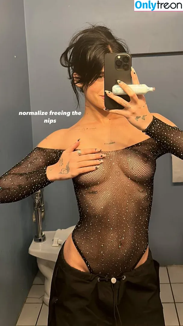 Nessa Barrett nude photo #0027 (moonologues / nessabarrett)