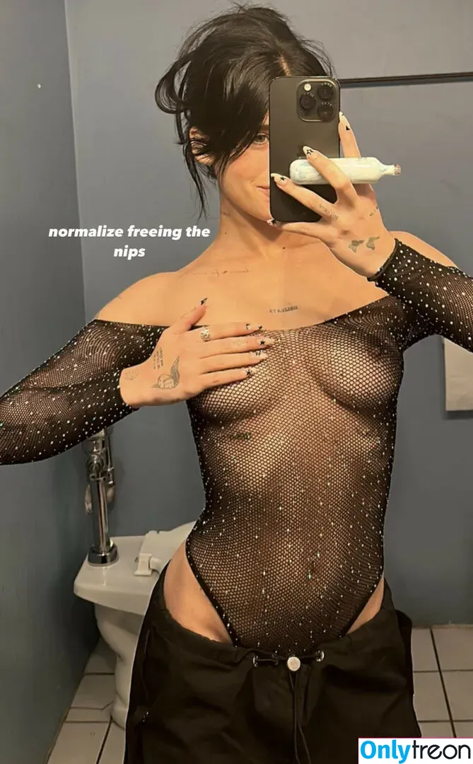 Nessa Barrett nude photo #0040 (moonologues / nessabarrett)