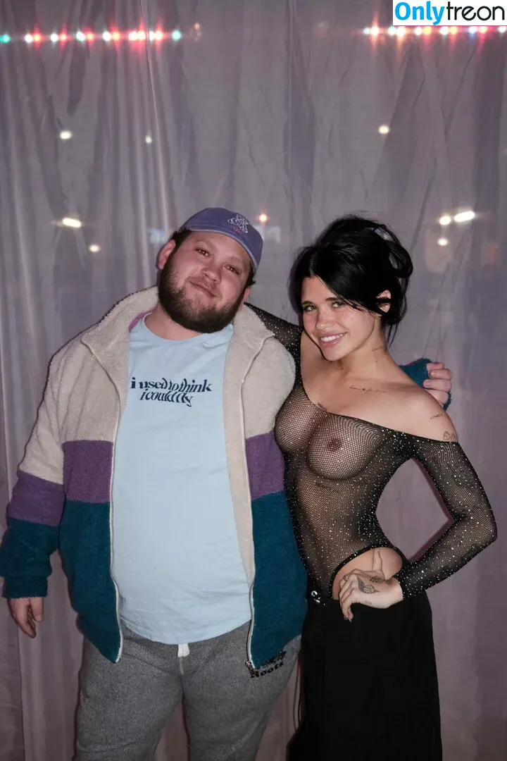 Nessa Barrett nude photo #0044 (moonologues / nessabarrett)