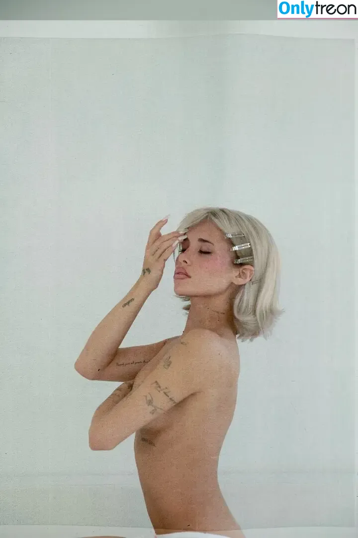 Nessa Barrett nude photo #0356 (moonologues / nessabarrett)
