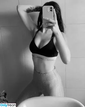 Nessi.rxh / nessii.rxh nude photo #0009