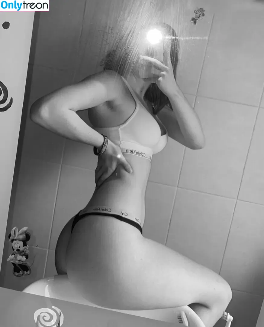 Nessi.rxh nude photo #0076 (nessii.rxh)