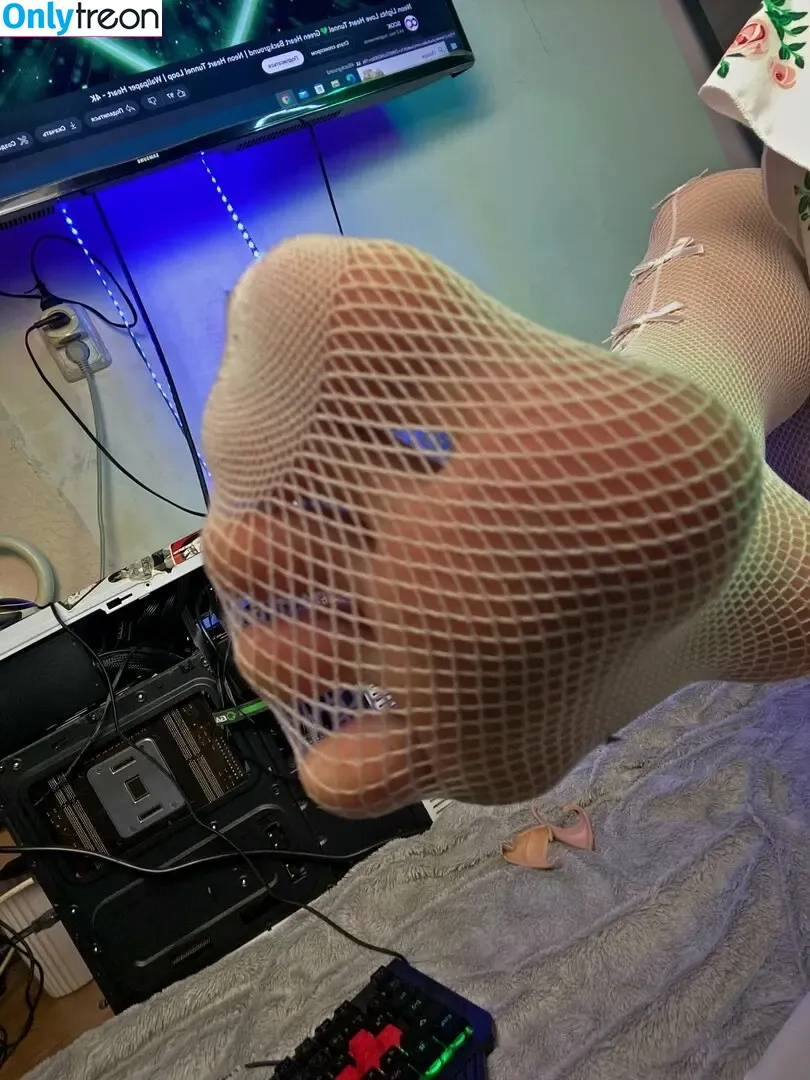 netanetoy nude photo #0007 (702252110 / eveli_na_li / netaporter)