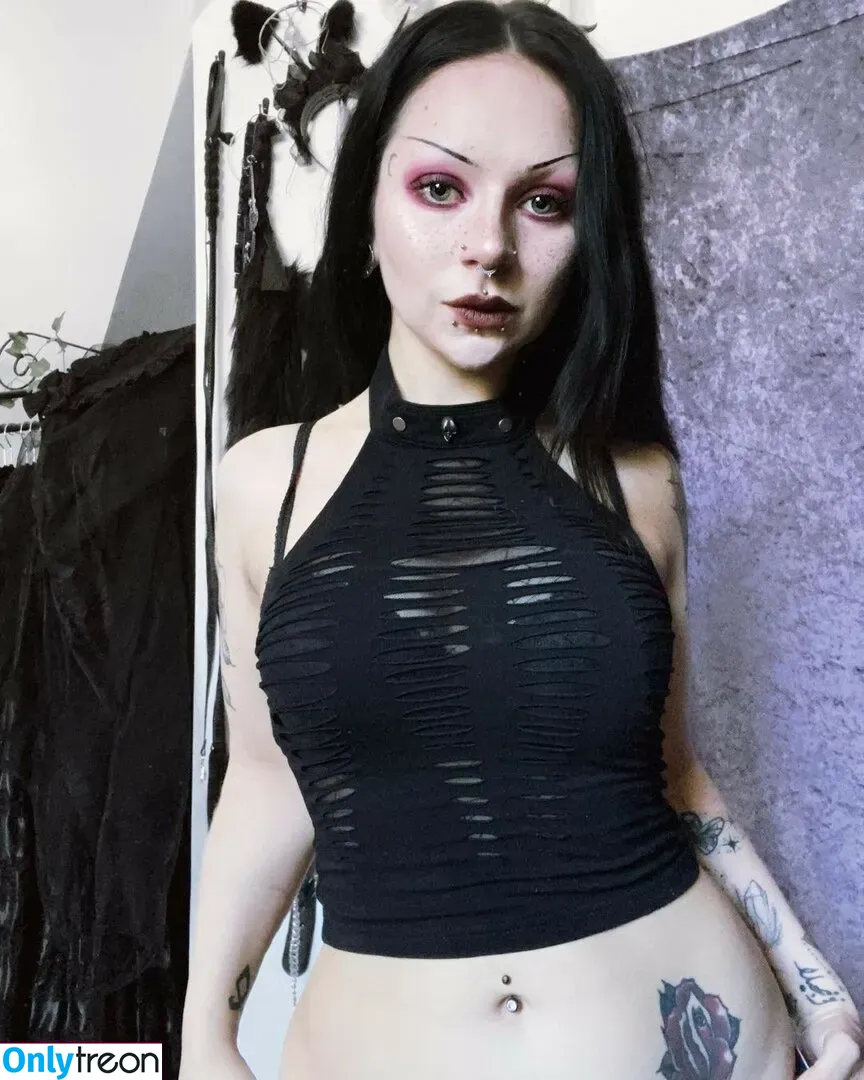 NevernaNoir голая photo #0001 (Mygothpersonality)