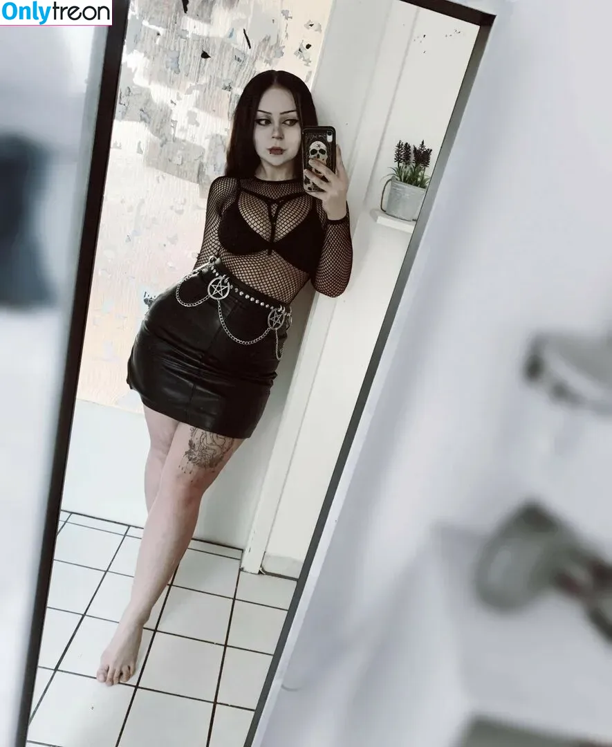 NevernaNoir nude photo #0004 (Mygothpersonality)