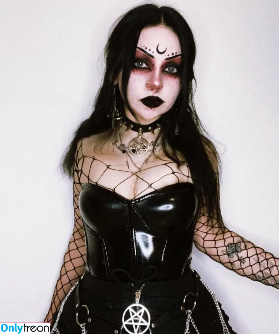 NevernaNoir голая photo #0011 (Mygothpersonality)