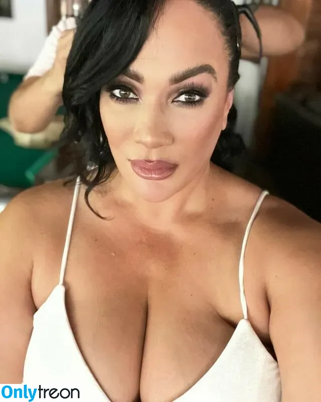 Nia Jax-Lina Fanene голая photo #0005 (LinaFanene)