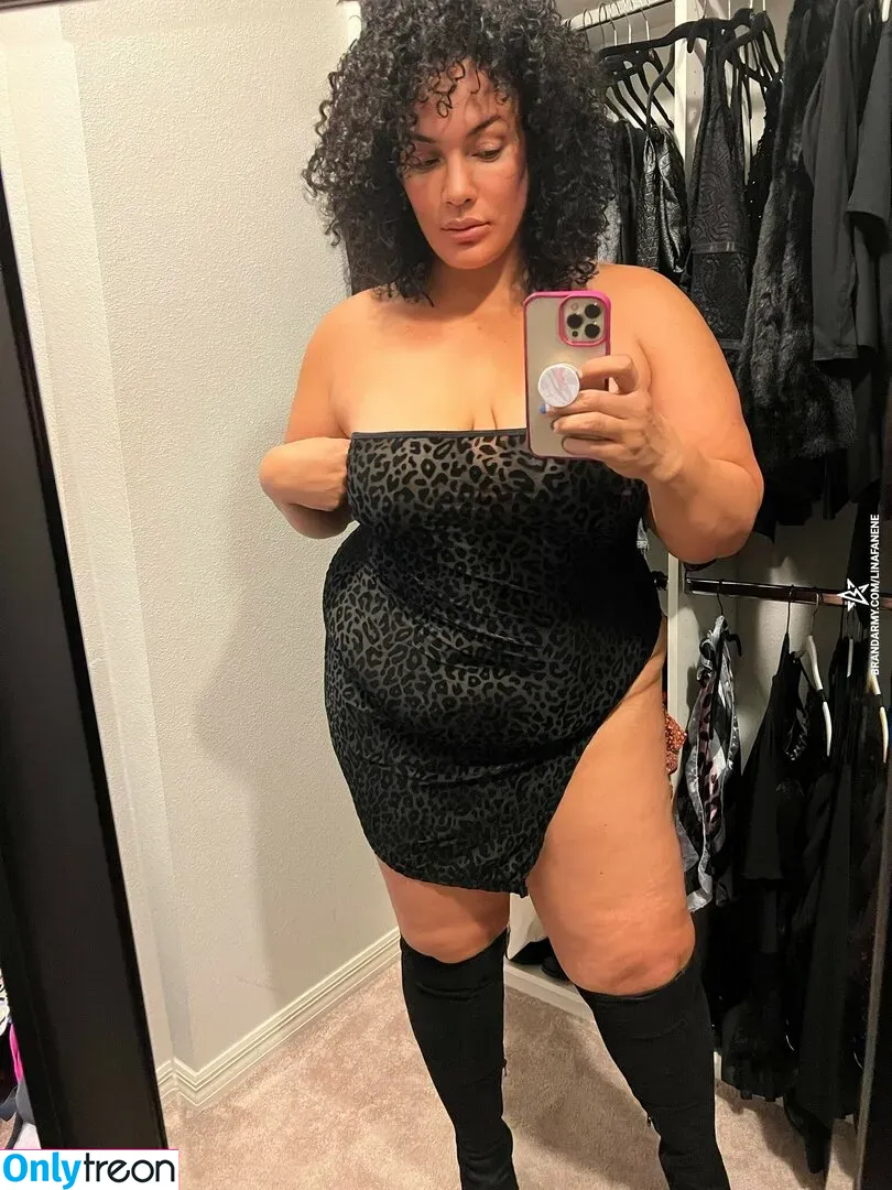Nia Jax-Lina Fanene nude photo #0007 (LinaFanene)