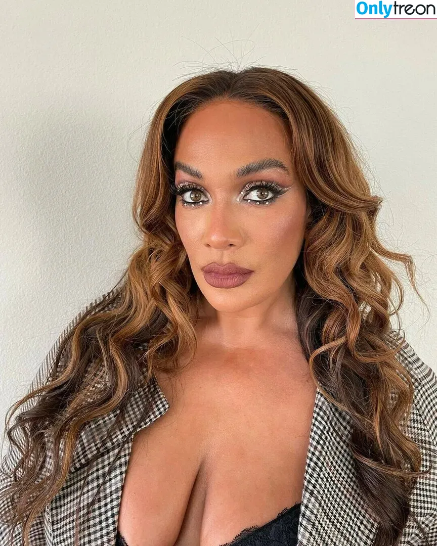 Nia Jax-Lina Fanene голая photo #0041 (LinaFanene)