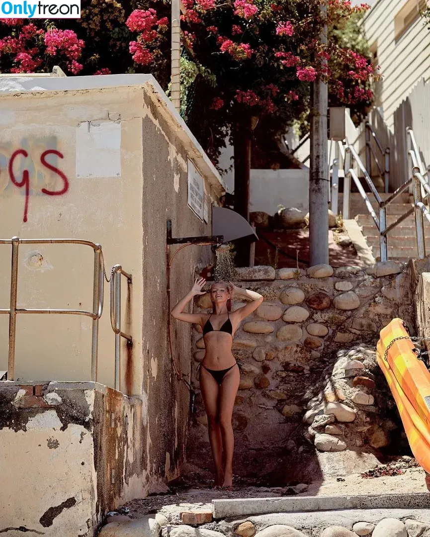 Niamh Adkins голая photo #0002 (niamhadkins)